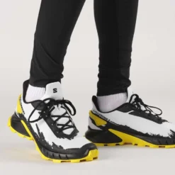 Trailrunning Schoen Salomon Men Alphacross 4 White Black Empire Yellow 9 Trailrunning Schoen Salomon Men Alphacross 4 White Black Empire Yellow -Hanwag Winkel 3 salomon alphacross 4 white black empire yellow 2