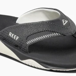 Slipper Reef Men Fanning Raven White
